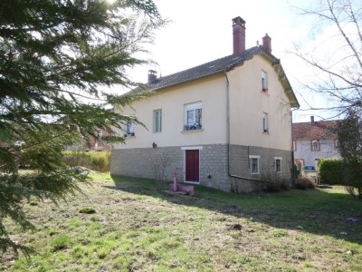 Maison sur 3 niveaux avec terrain. A VENDRE - SIMARD - 145 m2 - 185000 €