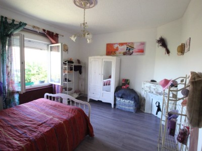 Maison sur 3 niveaux avec terrain. A VENDRE - SIMARD - 145 m2 - 185000 €
