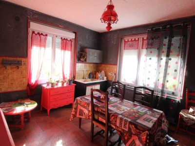 Maison sur 3 niveaux avec terrain. A VENDRE - SIMARD - 145 m2 - 185000 €