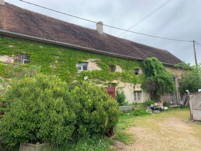 MAISON EN PIERRES AVEC GRAND JARDIN ET DPENDANCES A VENDRE - ST CYR - 125 m2 - 244000 €