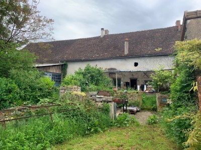 MAISON EN PIERRES AVEC GRAND JARDIN ET DPENDANCES A VENDRE - ST CYR - 125 m2 - 244000 €