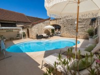 MAISON DE VILLAGE EN PIERRES AVEC COUR ET PISCINE A VENDRE - ST CYR - 175 m2 - 308 000 €