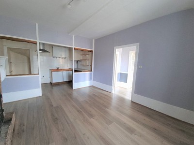 Maison de village - ST SERNIN DU PLAIN - 61,6 m2 - 75000 €