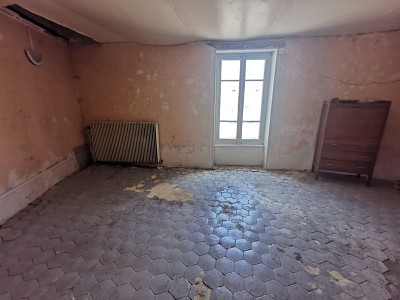 Maison de village A VENDRE - ST SERNIN DU PLAIN - 100 m2 - 50 000 €