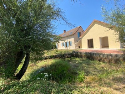 MAISON A VENDRE - ST YAN - 655,4 m2 - 527000 €