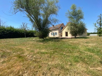 MAISON A VENDRE - ST YAN - 655,4 m2 - 527000 €