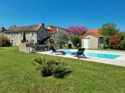 Proprit de charme A VENDRE - FONTAINES - 210 m2 - 595000 €