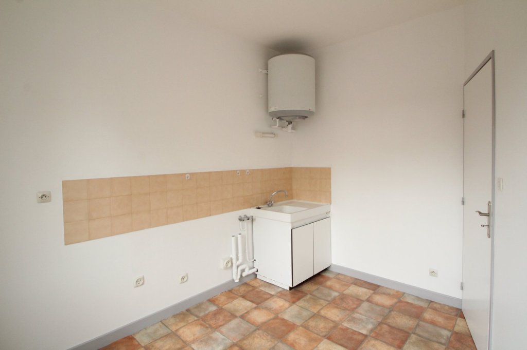 STUDIO A LOUER - AUTUN - 37.85 m2 - 358 € charges comprises par mois