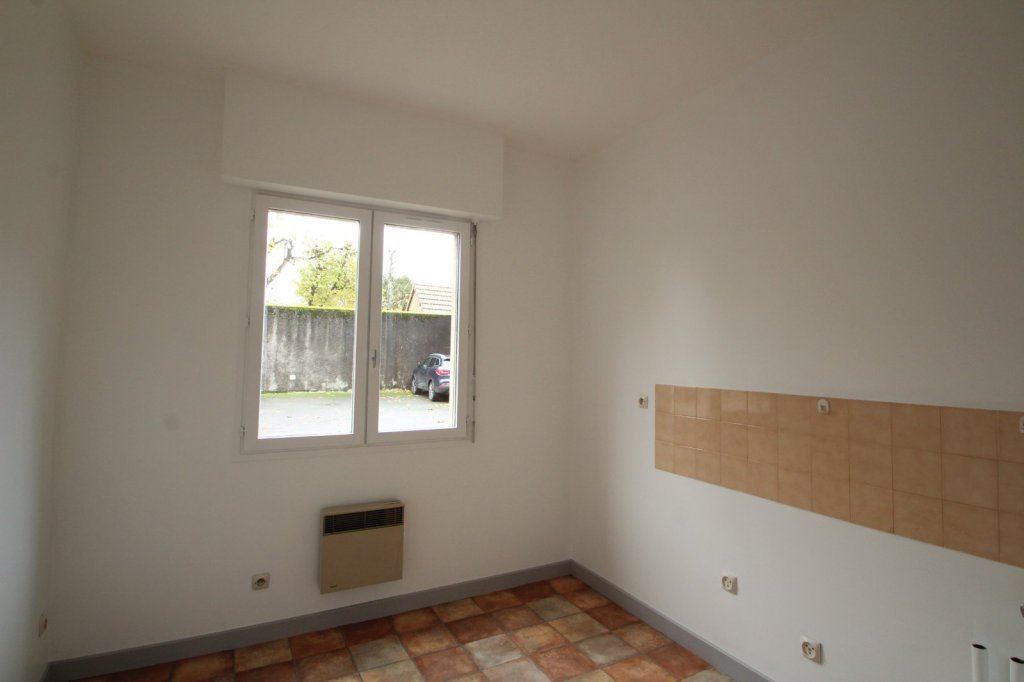 STUDIO A LOUER - AUTUN - 37.85 m2 - 358 € charges comprises par mois