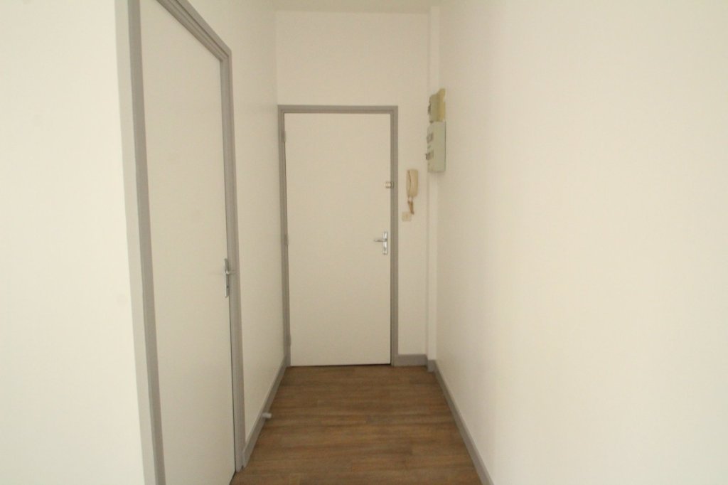STUDIO A LOUER - AUTUN - 37.85 m2 - 358 € charges comprises par mois