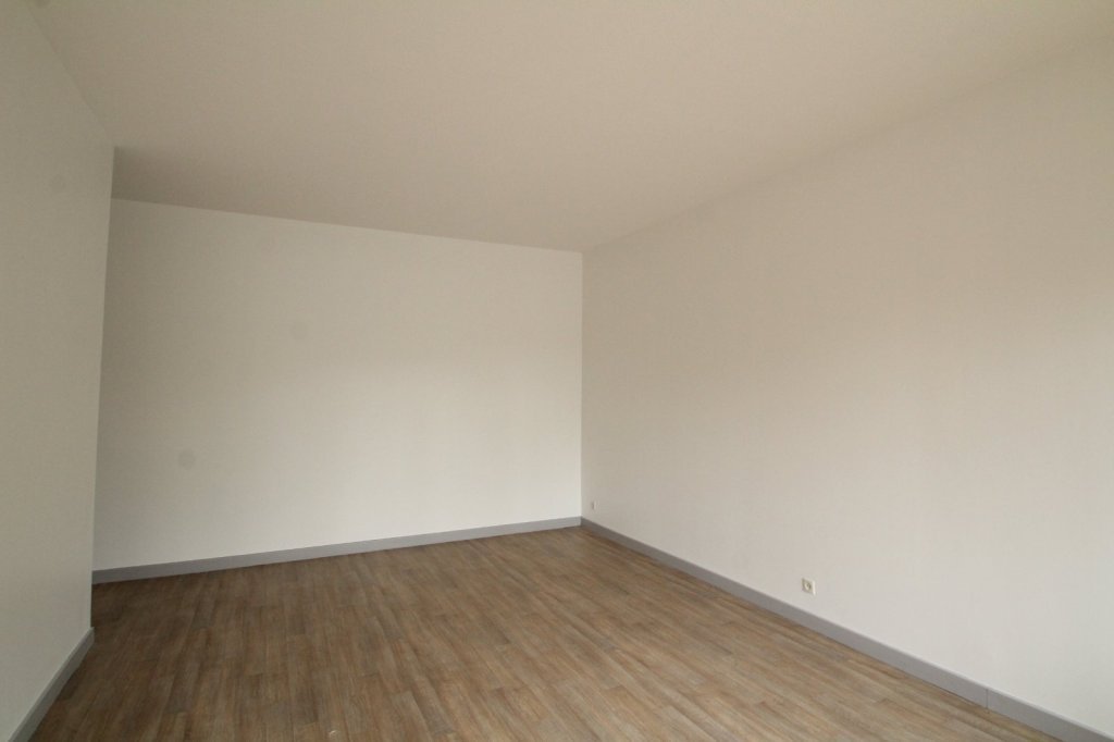 STUDIO A LOUER - AUTUN - 37.85 m2 - 358 € charges comprises par mois