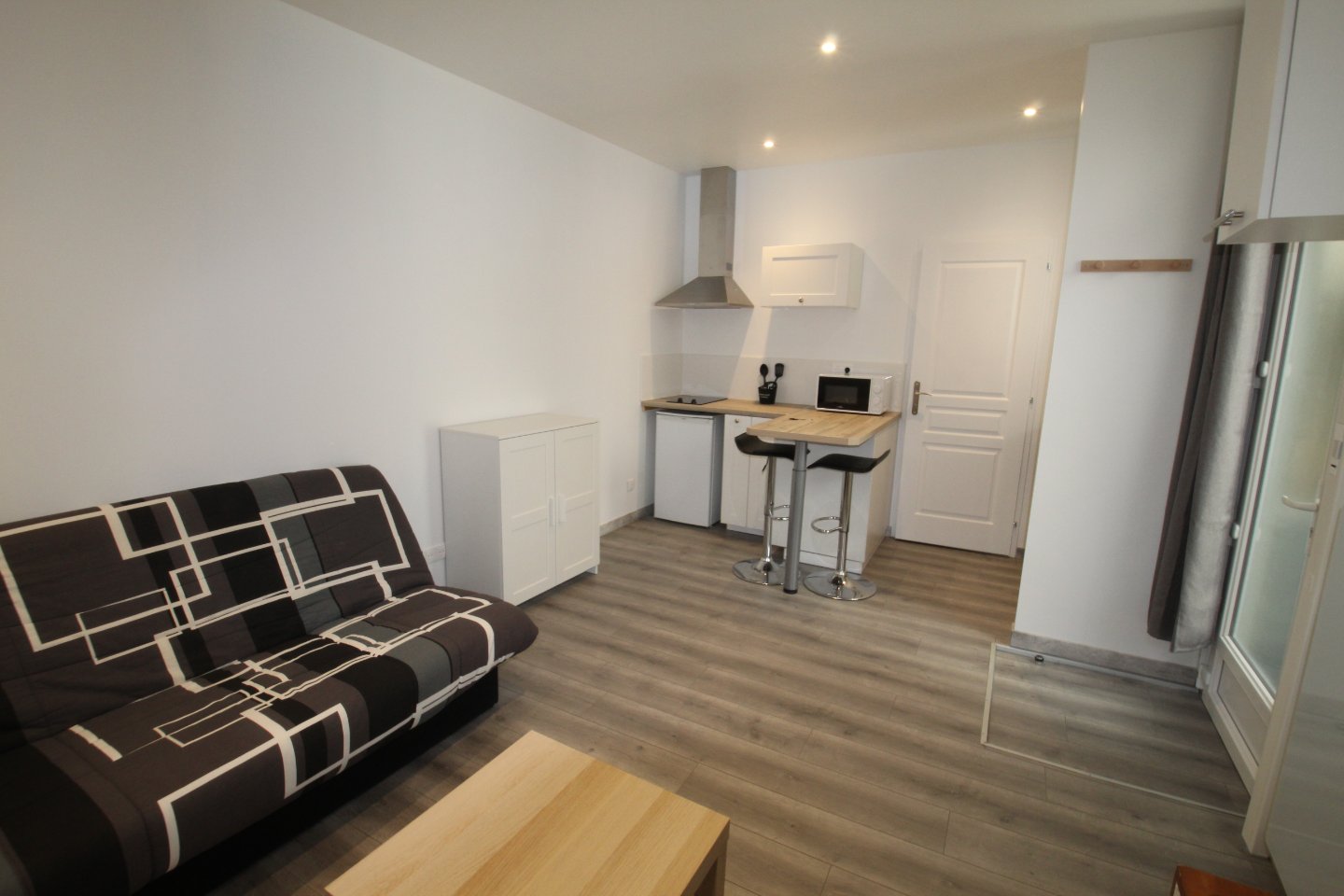 STUDIO A LOUER - CHALON SUR SAONE - 19.52 m2 - 415 € charges comprises par mois