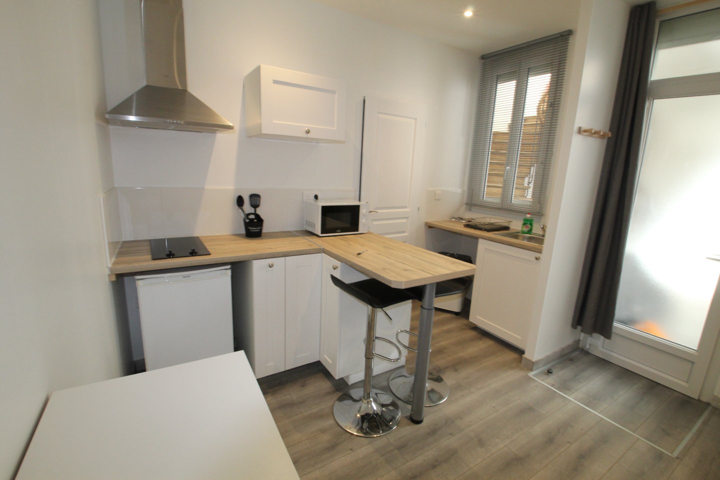 STUDIO A LOUER - CHALON SUR SAONE - 19.52 m2 - 415 € charges comprises par mois