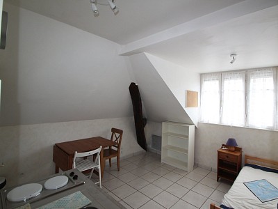 STUDIO A LOUER - DIJON - 13,28 m2 - 350 € charges comprises par mois