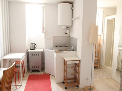 STUDIO MEUBLE A LOUER - DIJON - 16,19 m2 - 330 € charges comprises par mois