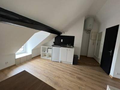STUDIO A LOUER - DIJON - 13,4 m2 - 470 € charges comprises par mois
