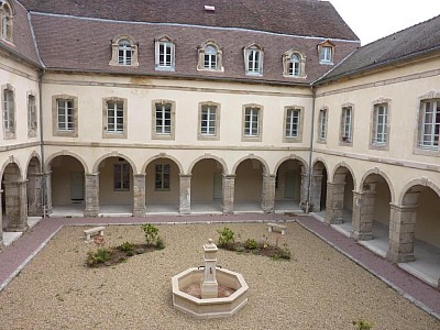 APPARTEMENT T2 A LOUER - AUTUN PROCHE CENTRE - 48,24 m2 - 400 € charges comprises par mois