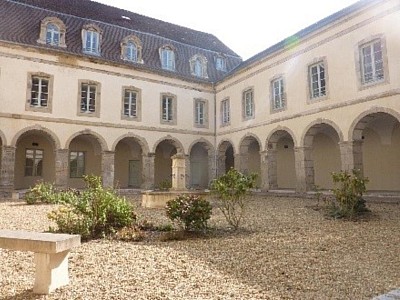 APPARTEMENT T2 A LOUER - AUTUN PROCHE CENTRE - 48,24 m2 - 400 € charges comprises par mois
