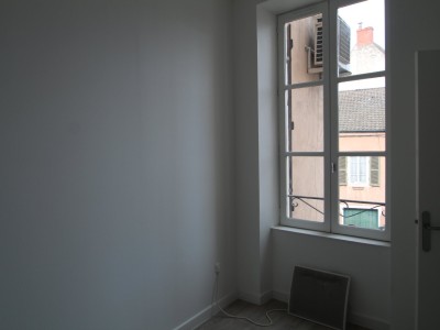 APPARTEMENT T2 BIS A LOUER - CHAGNY 16 AVENUE DE LA REPUBLIQUE - 62,07 m2 - 580 € charges comprises par mois