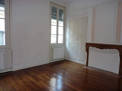 APPARTEMENT T2 A LOUER - CHALON SUR SAONE CENTRE VILLE - 54,24 m2 - 460 € charges comprises par mois