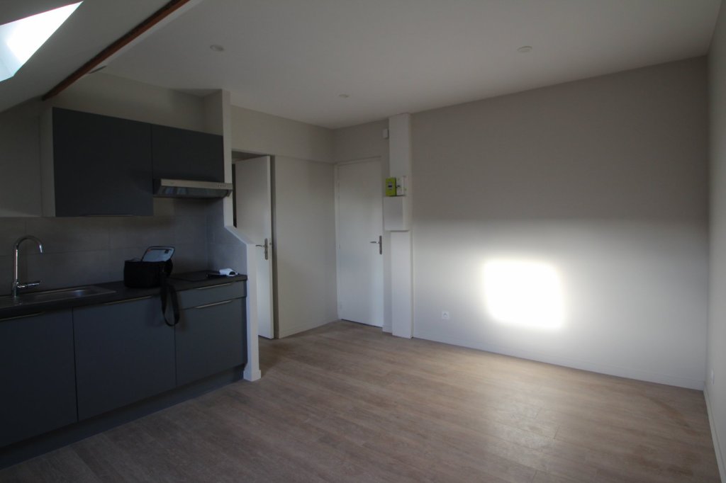 APPARTEMENT T2 - DIJON - 25.87 m2 - LOU&Eacute;
