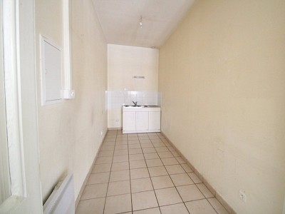 APPARTEMENT T2 A LOUER - PARAY LE MONIAL - 60,6 m2 - 425 € charges comprises par mois