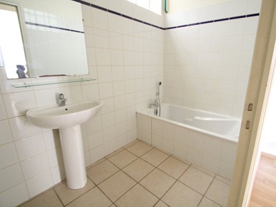 APPARTEMENT T2 A LOUER - PARAY LE MONIAL - 60,6 m2 - 425 € charges comprises par mois