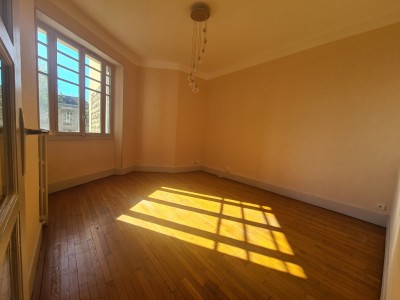 APPARTEMENT T3 A LOUER - DIJON - Rue du Docteur Chaussier - 70 m2 - 782 € charges comprises par mois