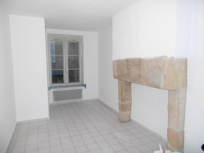 APPARTEMENT T3 A LOUER - PARAY LE MONIAL QUARTIER HISTORIQUE - 51,1 m2 - 474 € charges comprises par mois