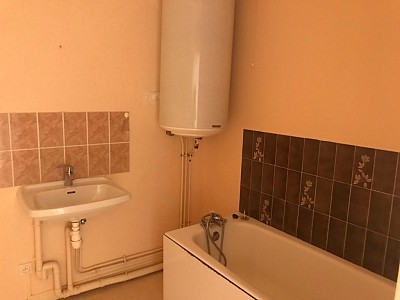 APPARTEMENT T4 A LOUER - EPINAC - 75 m2 - 541 € charges comprises par mois