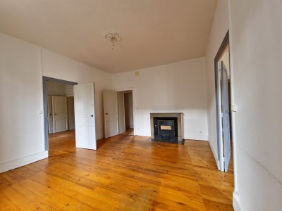 APPARTEMENT 3EME ETAGE A VENDRE - CHAROLLES - 116,99 m2 - 96000 €