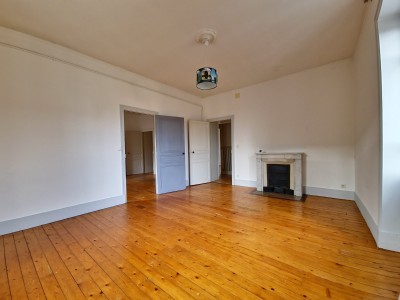 APPARTEMENT 3EME ETAGE A VENDRE - CHAROLLES - 116,99 m2 - 96000 €
