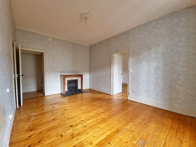 APPARTEMENT 3EME ETAGE A VENDRE - CHAROLLES - 116,99 m2 - 96000 €
