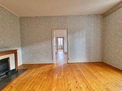 APPARTEMENT 3EME ETAGE A VENDRE - CHAROLLES - 116,99 m2 - 96000 €