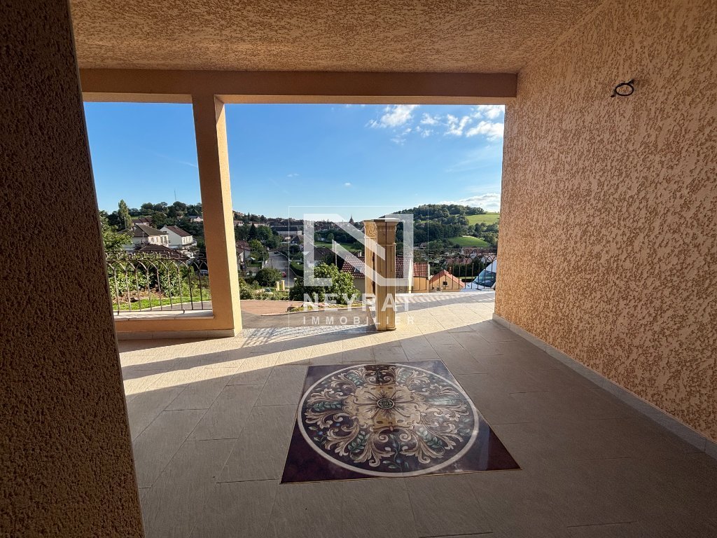 MAISON A VENDRE - MONTCENIS - 318.5 m2 - 290 000 €