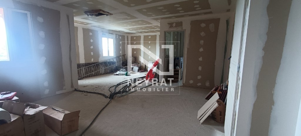 MAISON A VENDRE - MONTCENIS - 318.5 m2 - 290 000 €