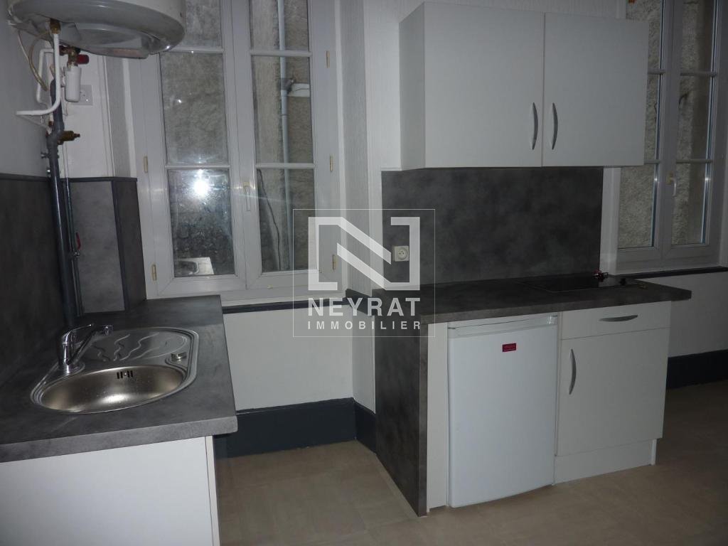 APPARTEMENT T1 A LOUER - AUTUN CENTRE VILLE - 27.5 m2 - 340€ charges comprises par mois