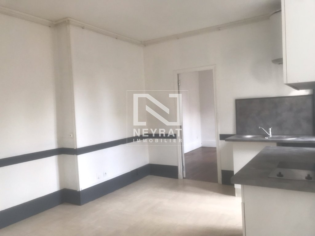 APPARTEMENT T1 A LOUER - AUTUN CENTRE VILLE - 27.5 m2 - 340 &euro; charges comprises par mois
