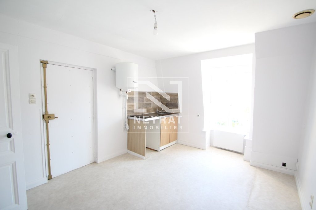 APPARTEMENT TT1 BIS A LOUER - CHAGNY - 24.76 m2 - 370 &euro; charges comprises par mois