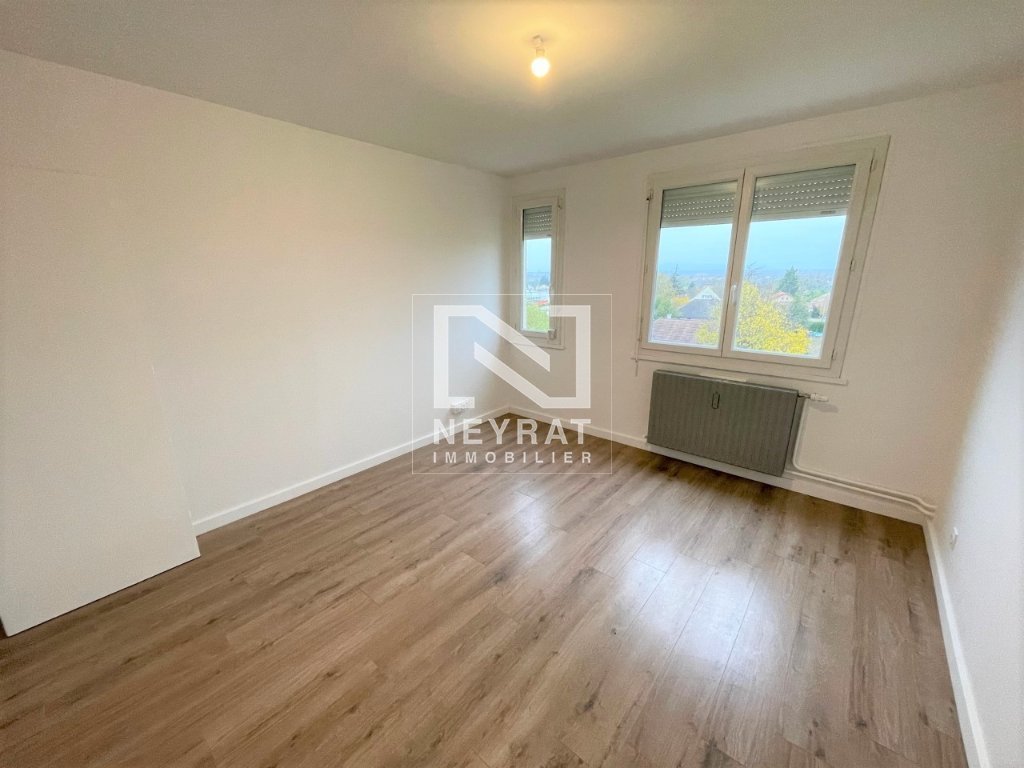 APPARTEMENT T1 - CHAMPFORGEUIL - 31.7 m2 - LOU&Eacute;