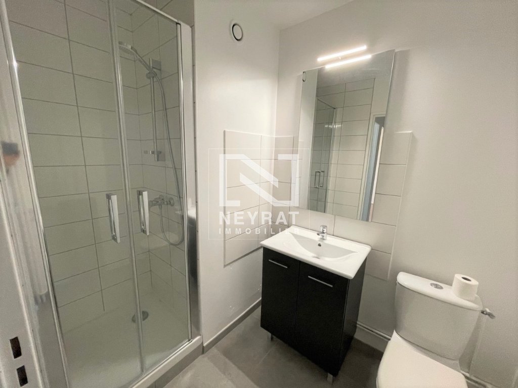 APPARTEMENT T1 - CHAMPFORGEUIL - 31.7 m2 - LOU&Eacute;