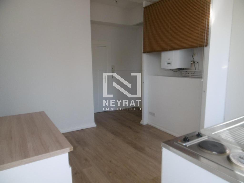 APPARTEMENT T1 A LOUER - PARAY LE MONIAL - 23.4 m2 - 385 &euro; charges comprises par mois