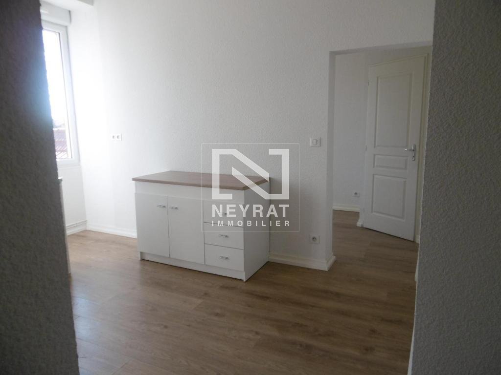 APPARTEMENT T1 A LOUER - PARAY LE MONIAL - 23.4 m2 - 385 &euro; charges comprises par mois