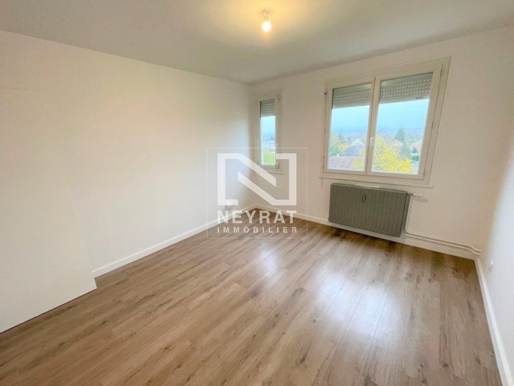 APPARTEMENT T1 A VENDRE - CHAMPFORGEUIL - 32 m2 - 57 000 €