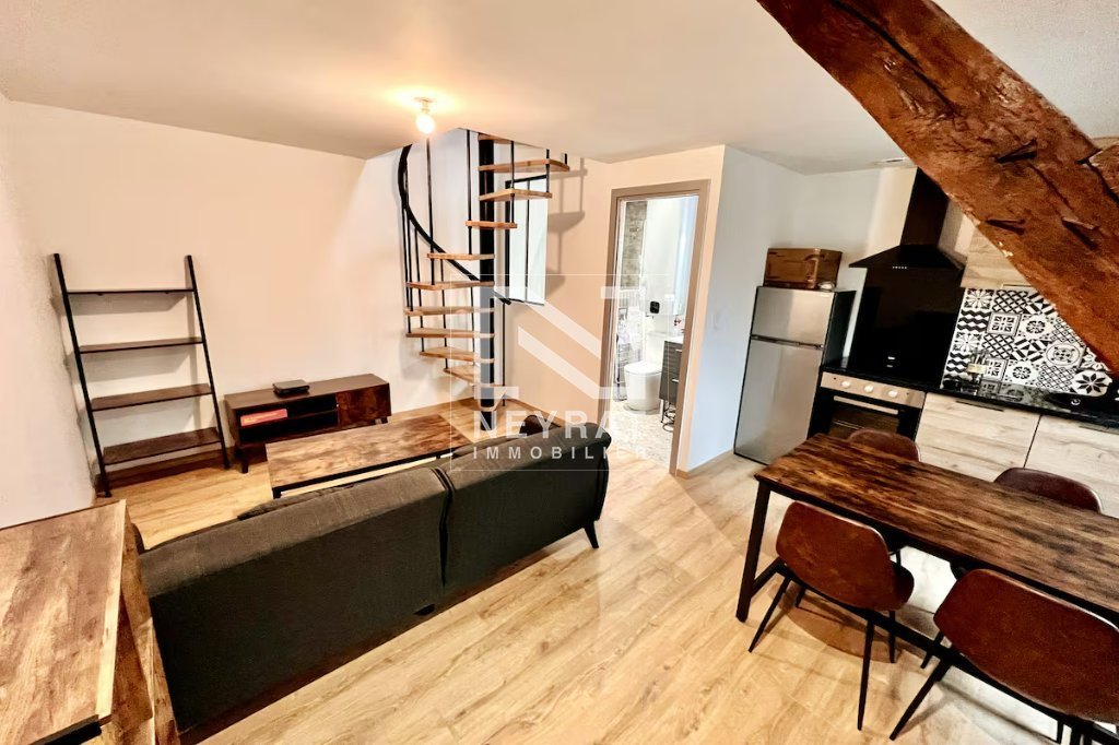 T2 MEUBLE DE 32.21 M SITUE AU CENTRE VILLE D AUXONNE.
