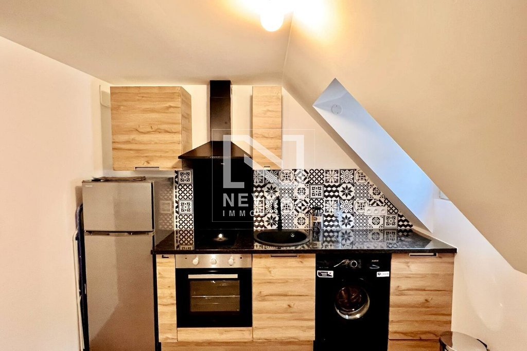 T2 MEUBLE DE 32.21 M² SITUE AU CENTRE VILLE D AUXONNE.