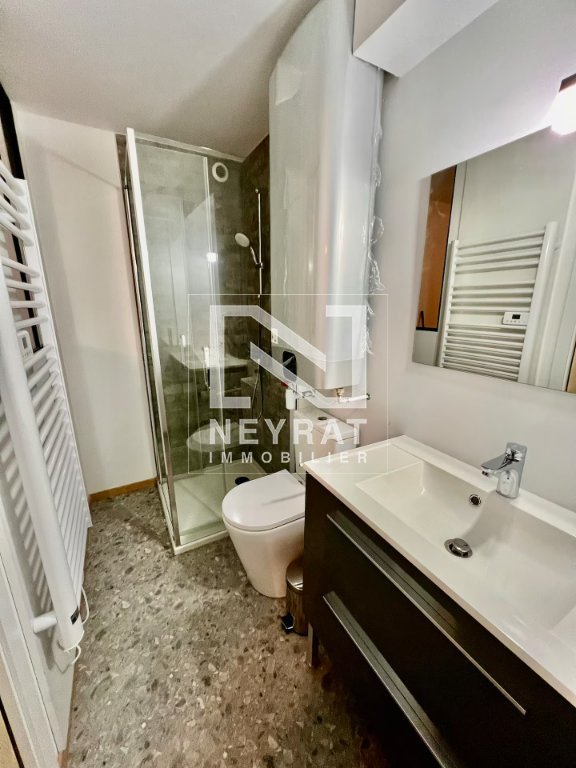 T2 MEUBLE DE 32.21 M² SITUE AU CENTRE VILLE D AUXONNE.