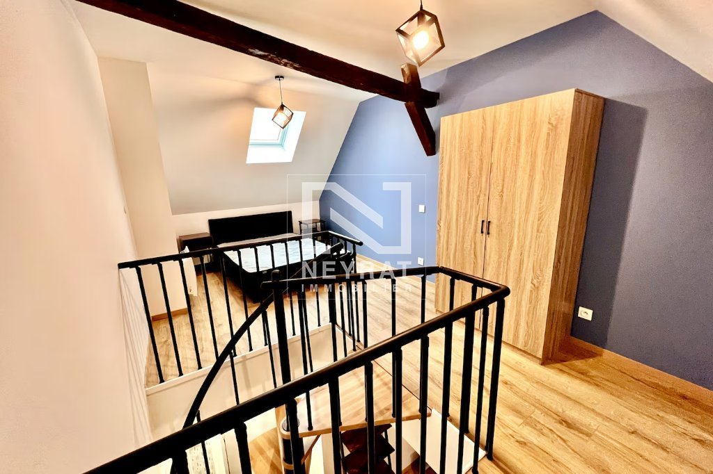 T2 MEUBLE DE 32.21 M² SITUE AU CENTRE VILLE D AUXONNE.