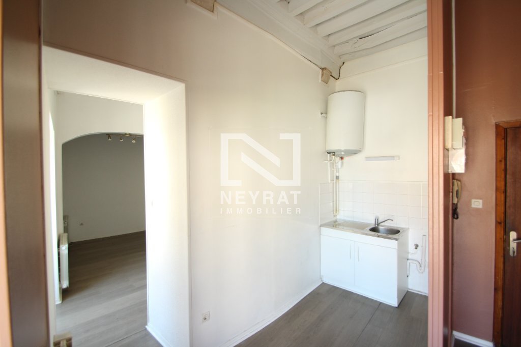 APPARTEMENT T2 A LOUER - CHAGNY - 33.48 m2 - 400 &euro; charges comprises par mois