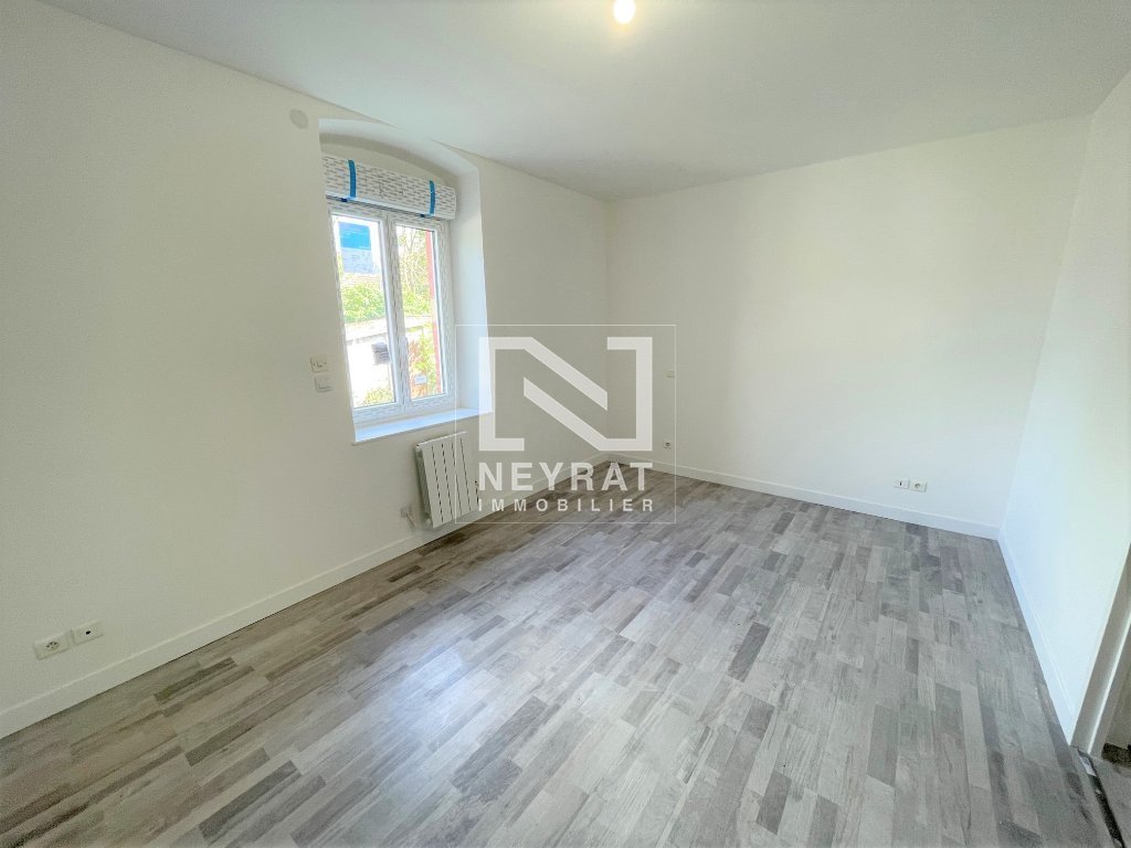 APPARTEMENT T2 - GUEUGNON - 38.3 m2 - LOU&Eacute;